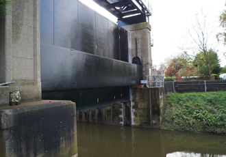 Winds of change for 26-tonne Trent tidal gate replacement project